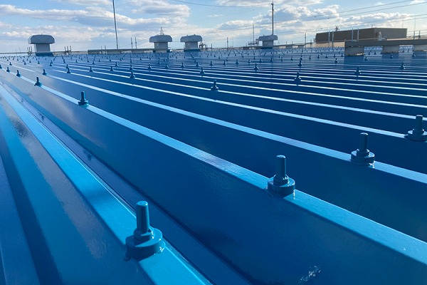 折板屋根塗装　ボルトキャップ設置